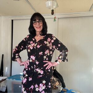 Chic Floral Long Sleeve Dress in Black and Pink